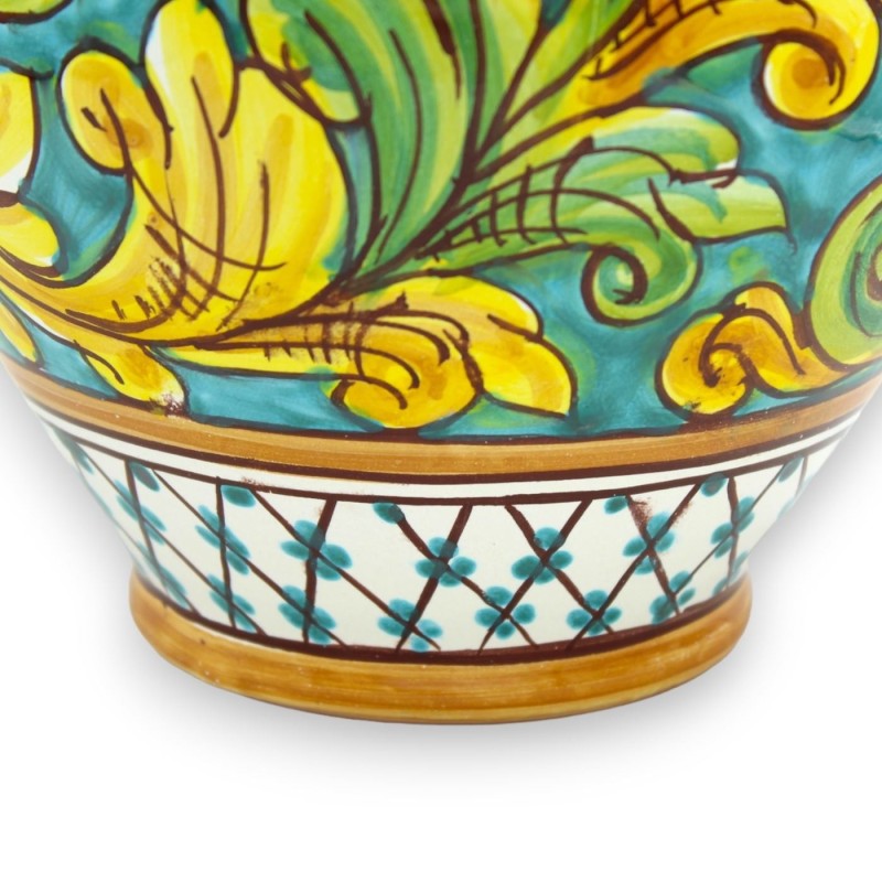 Florero de cerámica Caltagirone, h 20 x Ø 17 cm aprox. Decoración barroca sobre un fondo verde. - 