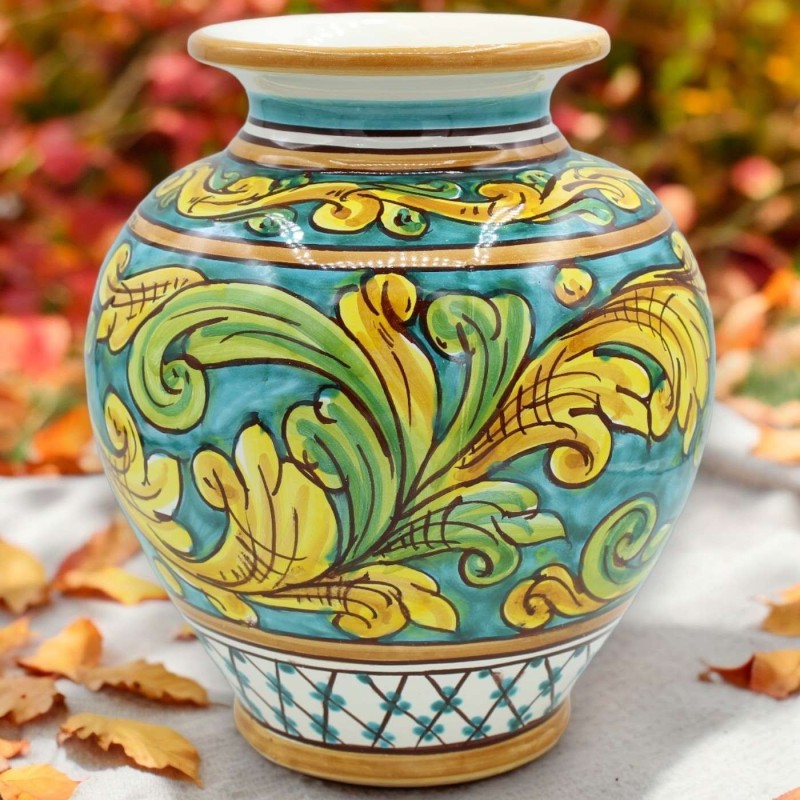 Caltagirone keramische bloemenvaas, h 20 x Ø 17 cm ca. Barokke decoratie op een groene achtergrond - 