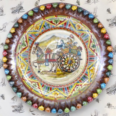 Plato ornamental Pigna de cerámica Caltagirone - Ø aprox. Decoración de carro siciliano y esmalte de nácar. - 