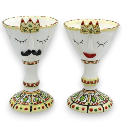 Paire de calices avec visage et couronne, en céramique de Caltagirone - h environ 18 cm. décoration figue de Barbarie et