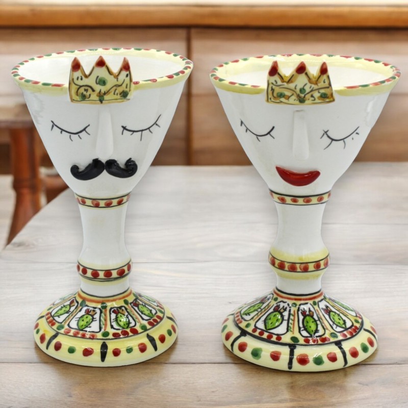 Coppia di Calici con volto e corona, in ceramica Caltagirone - h 18 cm ca. decoro ficodindia e pois - 