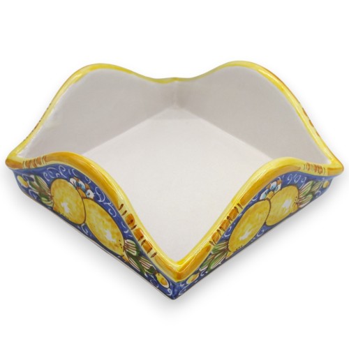 Kwadratowy stojak na serwetki, ceramika Caltagirone, dł. 20 x 20 cm ok. dekoracja cytrynowa i niebieskie tło -  2
