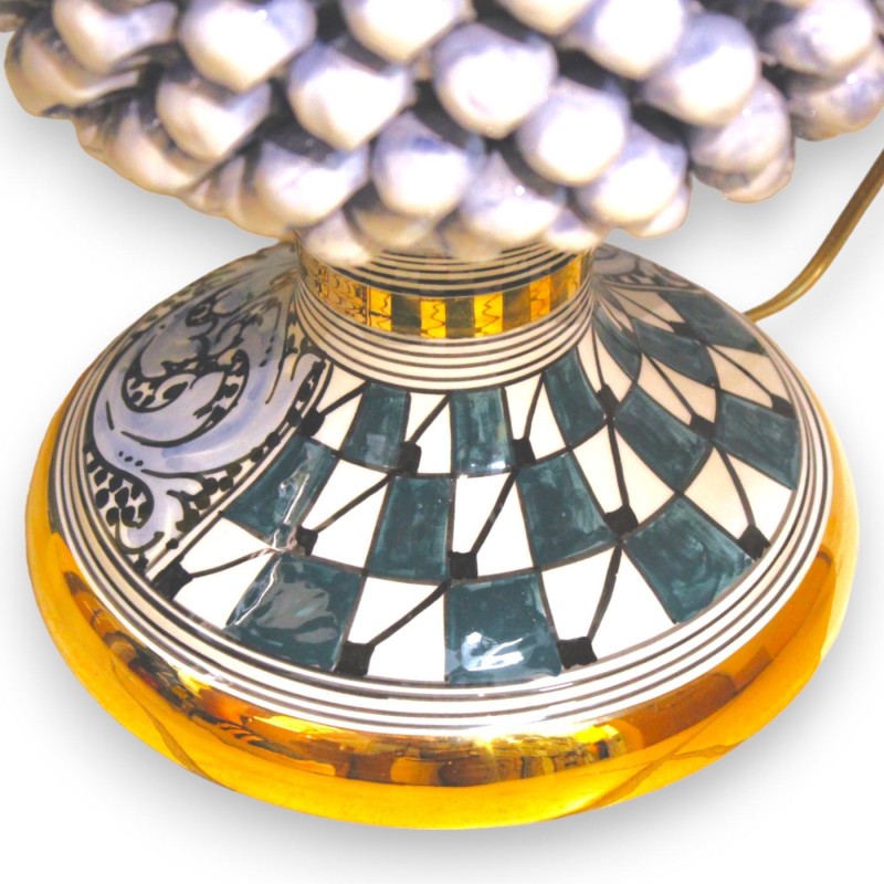Perforierte Pigna-Lampe, Caltagirone-Keramik, ca. 50 cm hoch. Antikblauer, moderner Dekorationsstiel, 24-Karat-Gold-Emai