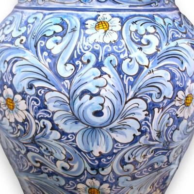 Grote paraplubak, Siciliaans keramiek, ca. h 50 cm. barokke decoratie en bloemen op een blauwe en turquoise achtergrond 