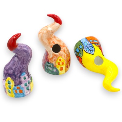 Kerzenhalter aus Glückshorn, aus feiner Keramik, H ca. 18 x 8 cm. Zufällige Farbe und Dekoration - 