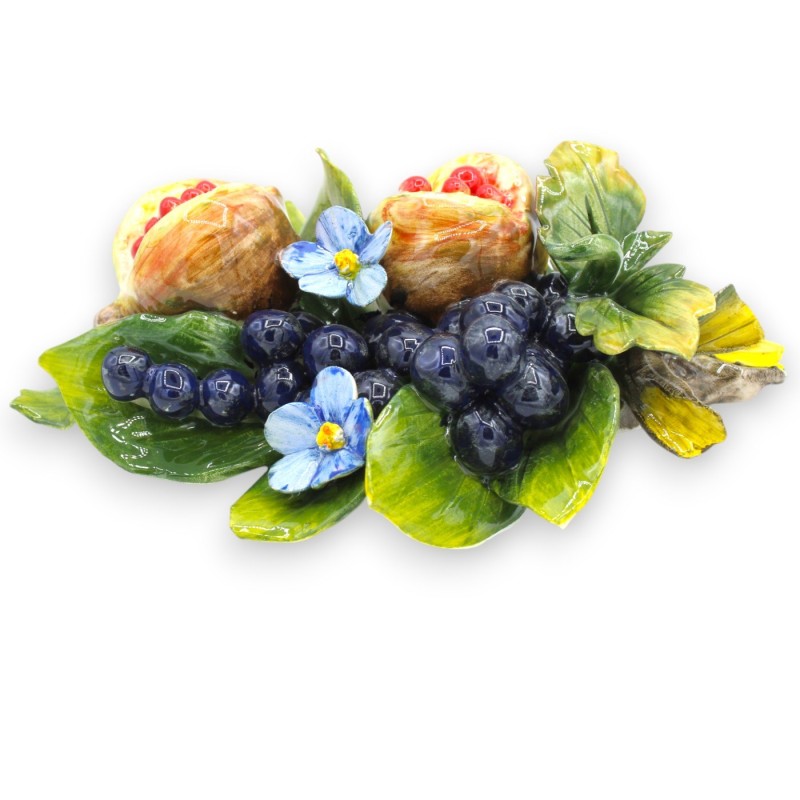 Pacote com composição de romãs, uvas, folhas e flores em cerâmica fina - h 23 x 17 cm aprox. - 