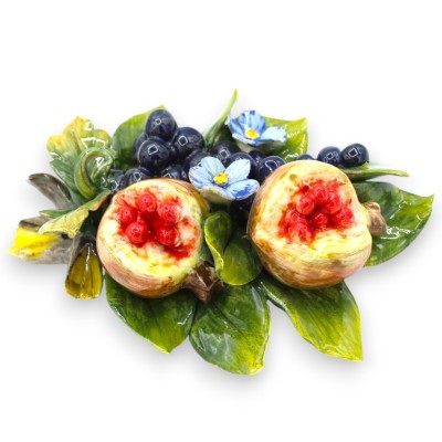 Pacote com composição de romãs, uvas, folhas e flores em cerâmica fina - h 23 x 17 cm aprox. - 