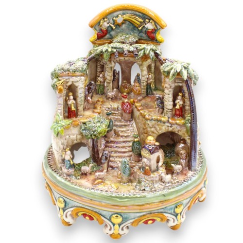 Borgo-Krippe aus Caltagirone-Keramik, H 27 x Ø 26 cm ca. Emaille aus 24-karätigem reinem Gold und Perlmutt - 