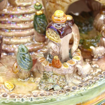 Borgo julkrubba i Caltagirone keramik, h 27 x Ø 26 cm ca. 24k rent guld emalj och pärlemor - 