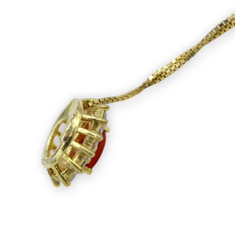 Ketting van 925 zilver, verguld, h 44 + ca. 1 cm. Margherita hanger met Torre del Greco koraal en zirkonen - 