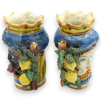 Sicilianska hedhuvuden (par) h ca 18 cm Krona, blå turban och citronapplikation - 