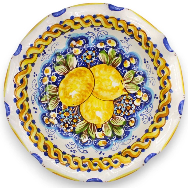 Geschulpte fruitschaal als middelpunt, Caltagirone-keramiek, 4 maatopties (1 stuk) Citroenen en touwdecoratie op een bla