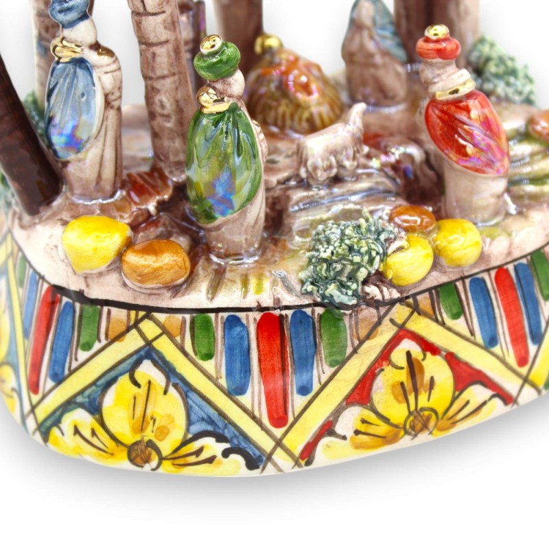 Cabana Presépio h 14 x 13 cm aprox. Esmalte madrepérola, cerâmica Caltagirone, detalhes em ouro puro 24k - 