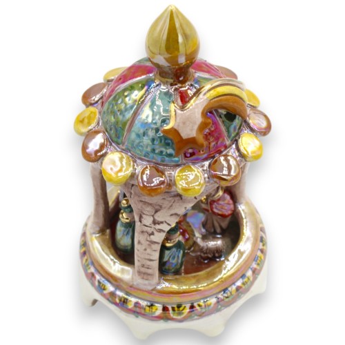 Barokke Koepel Kerststal h ca. 17 cm Parelmoer emaille, Caltagirone keramiek, 24-karaats puur gouden details -  2