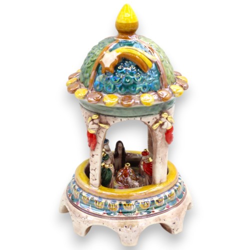 Barokowa szopka kopułowa, ceramika Caltagirone, wys. ok. 22 cm. Emalia z 24-karatowego czystego złota i masy perłowej - 