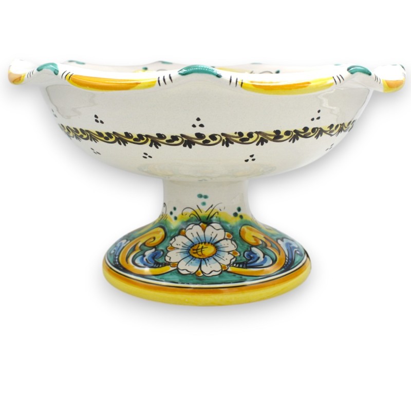 Fruitschaal met schulprand als middelpunt, keramiek van Caltagirone, 4 maten (1 stuk) Barokke decoratie, groene achtergr