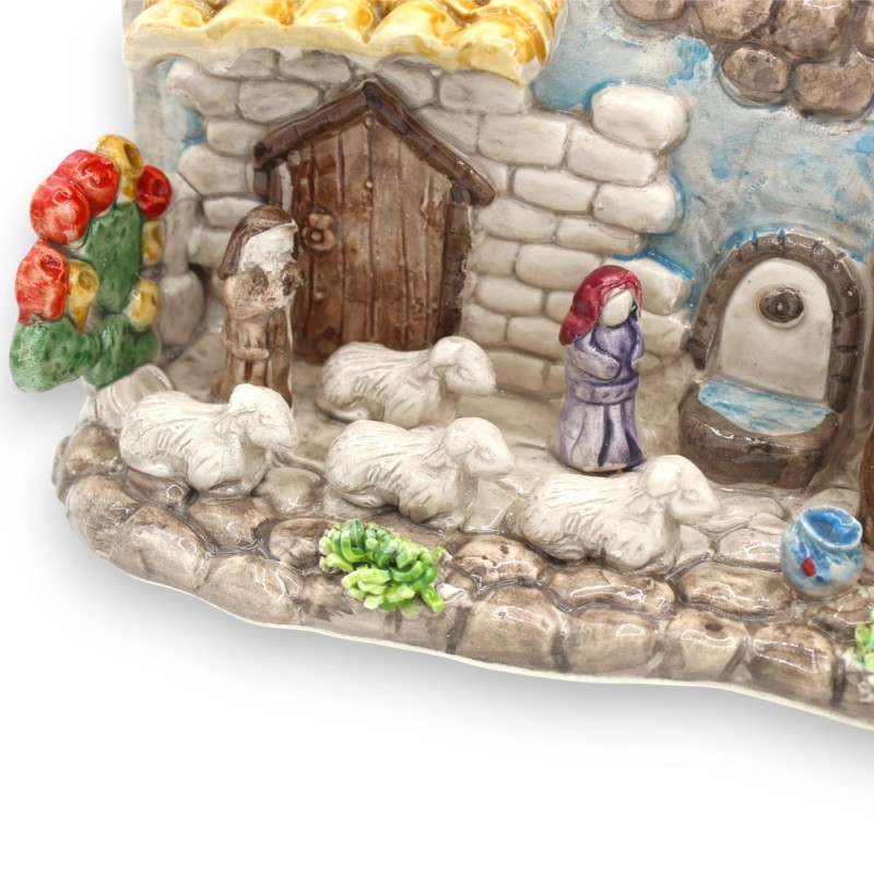 Crèche de village en céramique de Caltagirone, h 32 x 40 cm environ. Riche en détails et en personnages - 