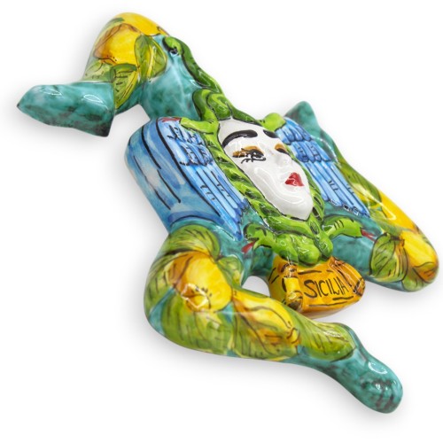 Trinacria van fijn Siciliaans keramiek, h ca. 22 cm. kopergroen, citroendecoratie -  2
