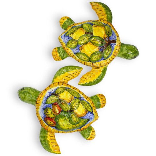 Zeeschildpad van fijn Siciliaans keramiek, ongeveer L 27 x 27 x h 5 cm. in twee decoraties (1st) - 