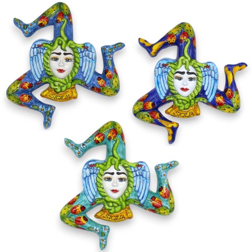 Trinacria em cerâmica siciliana fina, com aproximadamente 36 cm de altura. Várias cores (1 unidade) Decoração de figo da
