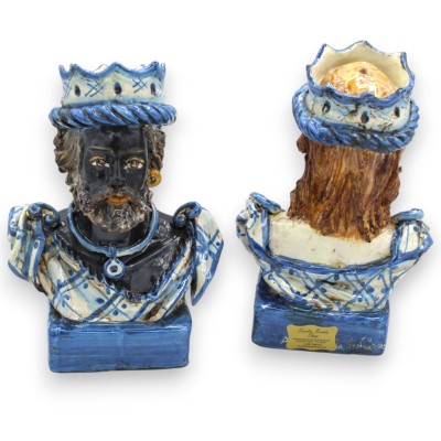 Paire de bustes en céramique Caltagirone avec couronne, bleu antique, h environ 18 cm. base carrée - 