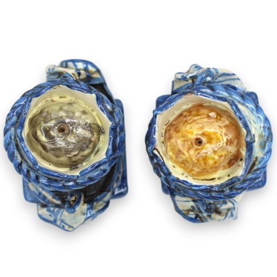 Paire de bustes en céramique Caltagirone avec couronne, bleu antique, h environ 18 cm. base carrée - 