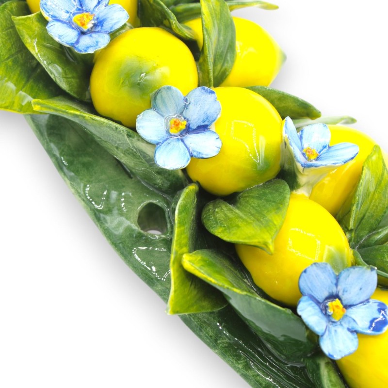 Arco de pared con composición de 14 limones, L 50 x 17 cm aprox. flores y hojas en cerámica fina - 