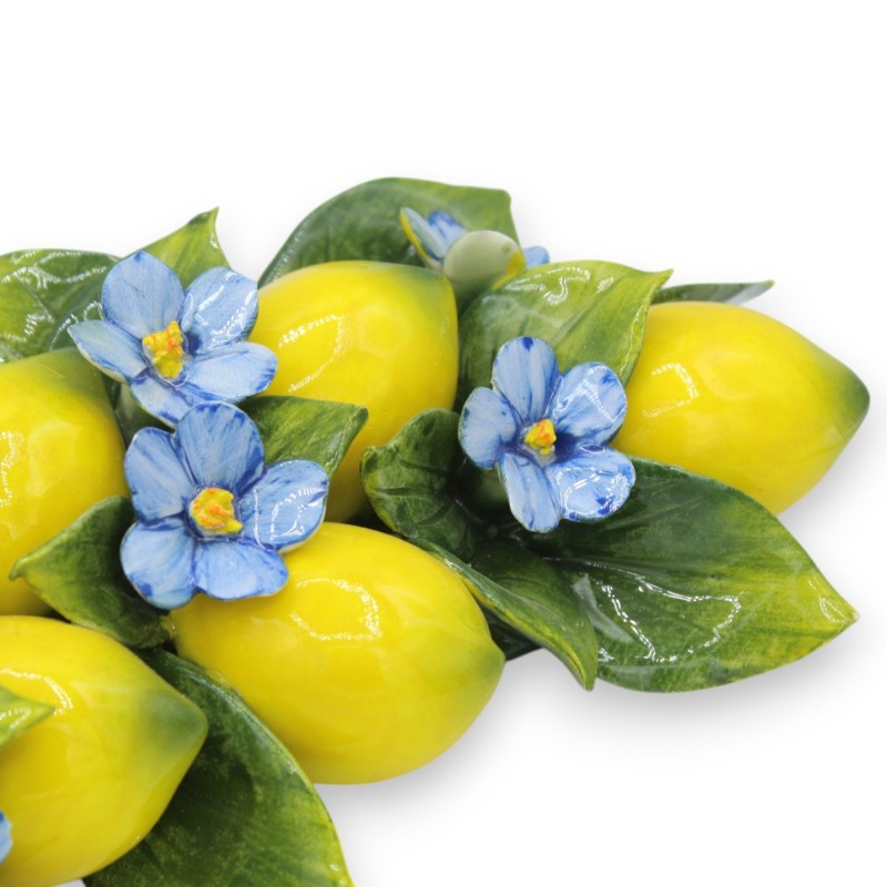 Arco de pared con composición de 14 limones, L 50 x 17 cm aprox. flores y hojas en cerámica fina - 