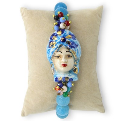 Armband met Angelite bollen, L ca. 18 cm. Hoofd van de Siciliaanse Moor, vrouw, keramiek uit Caltagirone, emaille van 24