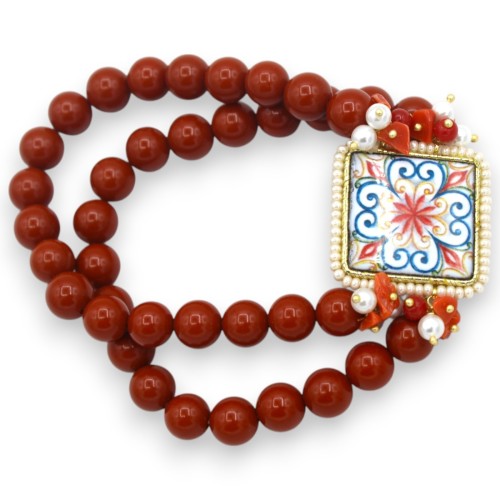 Armband met dubbele streng Mallorcaanse parels, ca. 18 cm lavasteentegel en wit/bordeauxrode majolica -  2