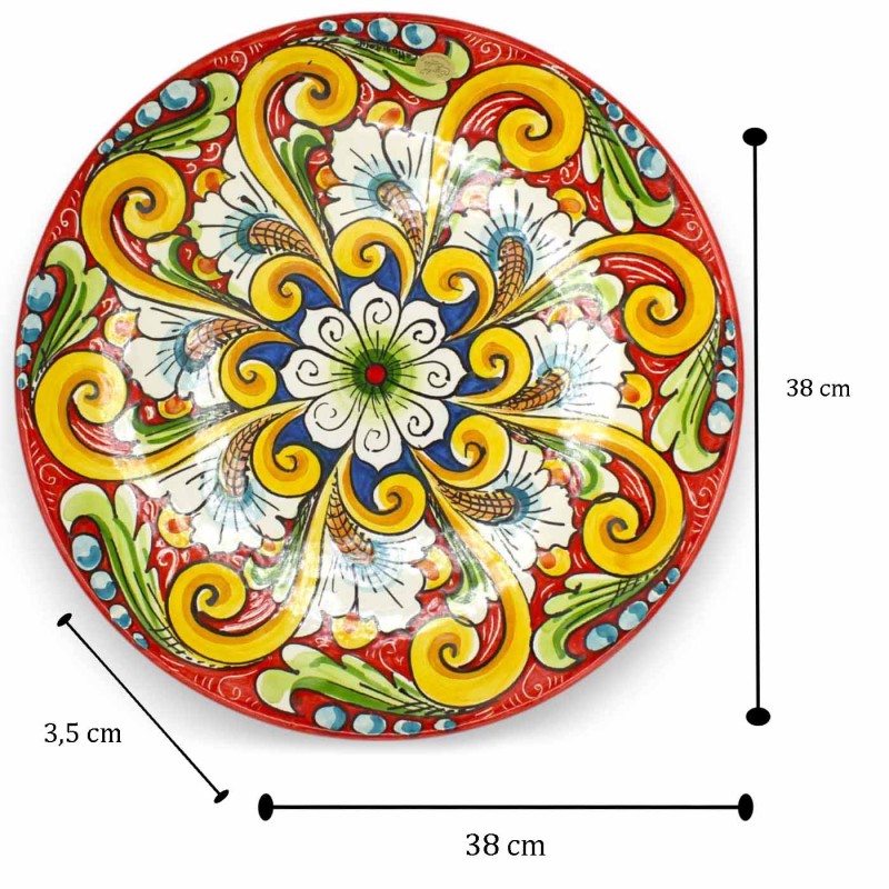 Assiette ornementale, en céramique Caltagirone, Ø environ 37 cm. décoration baroque et fleur sur fond rouge - 