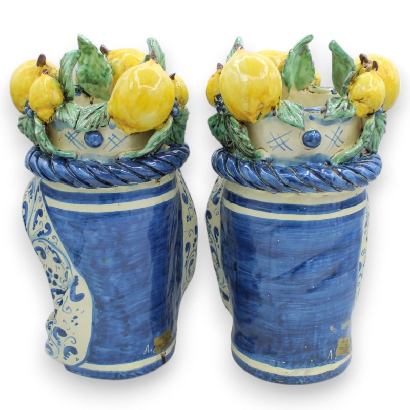 Cabezas de moro siciliano (par) h 31 / 32 cm aprox. con corona de limones, cerámica de Caltagirone, fondo azul - 