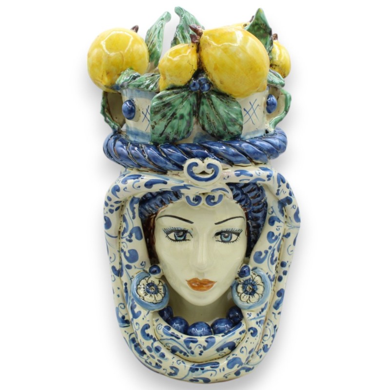 Cabezas de moro siciliano (par) h 31 / 32 cm aprox. con corona de limones, cerámica de Caltagirone, fondo azul - 