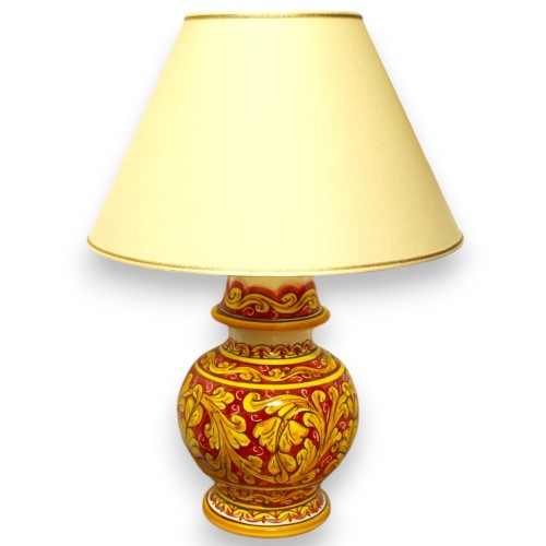 Barocklampe aus Caltagirone-Keramik – H ca. 55 cm. Barockdekoration mit palmettenrotem Hintergrund - 