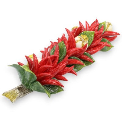 Bouquet avec composition de piments, feuilles et ail, en céramique fine, environ h 45 x 16 cm. accrocher - 