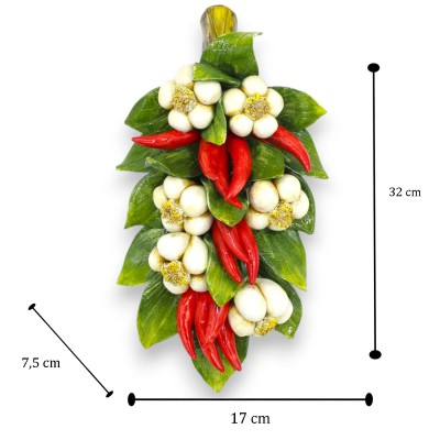 Vitlök-, chilipeppar- och bladarrangemang, tillverkat av högkvalitativ keramik, ca 32 x 17 cm, för upphängning. - 