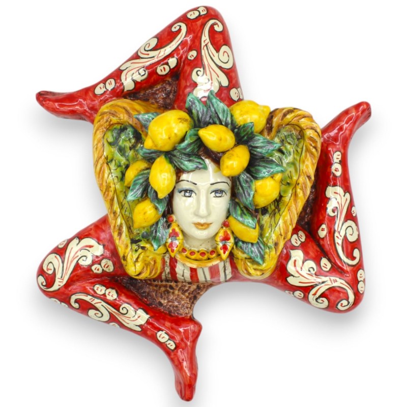 Trinacria aus Keramik aus Caltagirone, H. ca. 33 x 30 cm. Roter Hintergrund, mit Krone und Applikationen - 