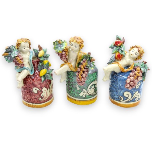 Chérubin aux fruits mélangés sur flacon, céramique de Caltagirone h 16 cm environ. (1pc) Vernis à ongles mat Décoration 