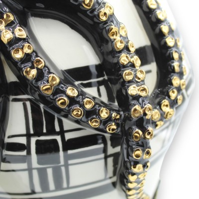 Amphora vaas met applicatie van zwarte octopus, ca. h 40 cm. 24k gouden emaille details, moderne decoratie - 