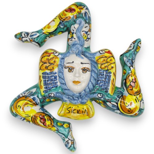 Trinacria aus Keramik aus Caltagirone, Höhe ca. 20 cm. (1 Stück) verschiedene Farben und zufällige Dekoration MD1 -  2