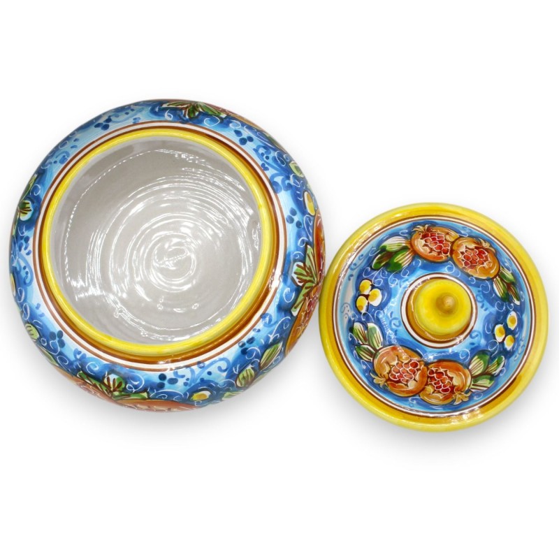 Słoik na ciasteczka lub pudełko na biżuterię wykonane z ceramiki Caltagirone, Ø 20 x wys. ok. 17 cm. dekoracja z granatu