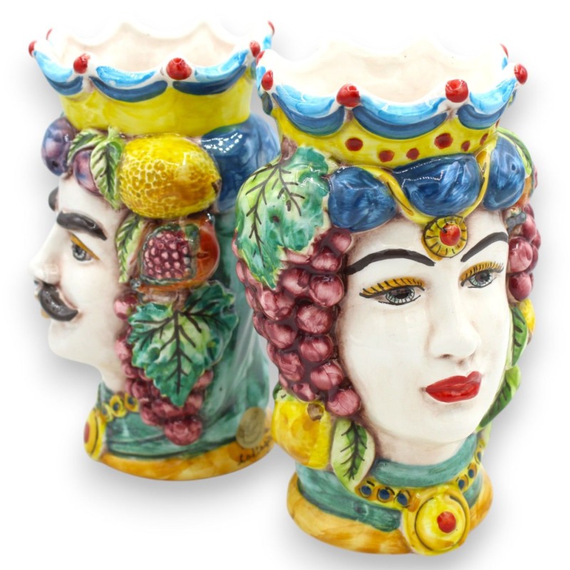 Cabezas de moro siciliano (par) de aprox. 18 cm de altura. Corona, frutos y medallón, cerámica de Caltagirone - 