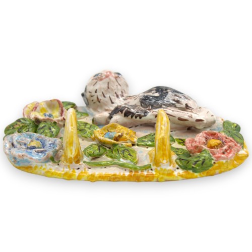 Siciliansk keramikhängare, nyckelhållare, grytlappar eller handskar, 12 h x 15 cm ca. präglade dekorationer med katt -  2