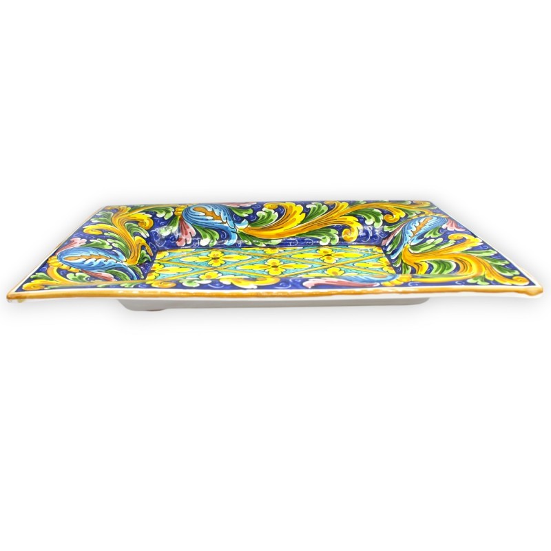 Rechteckiges Tablett, Caltagirone-Keramik, L ca. 40 x 30 cm. Barocke kunstvolle Dekoration mit Blumen - 