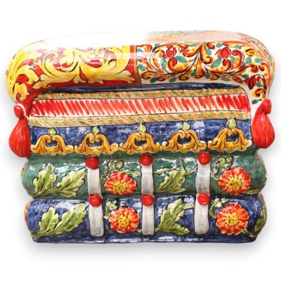Caltagirone keramisk puff, ca L 50 x h 37 cm. Flerfärgad siciliansk vagndekoration - 