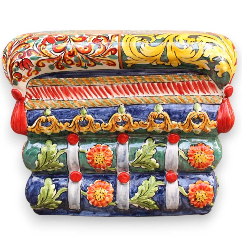 Caltagirone keramisk puff, ca L 50 x h 37 cm. Flerfärgad siciliansk vagndekoration - 