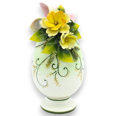 Uovo con Gambo, Pregiata Ceramica, h 23 x 11 cm ca. Applicazione di Nastro rosa, Fiori gialli e Foglie - 
