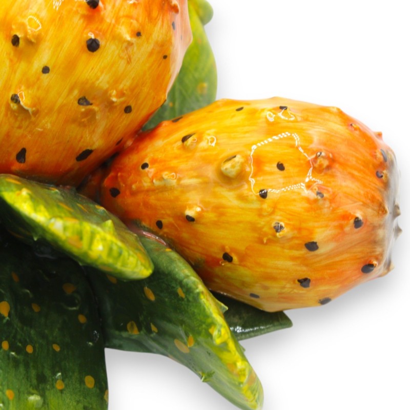 Łuk z kompozycją składającą się z 7 owoców opuncji figowej i blaszek opuncji figowej, wys. ok. 23 x 30 cm. z dobrej cera