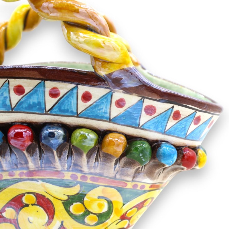 Cesta siciliana em cerâmica Caltagirone, altura 22 x 26 cm aprox. esmalte madrepérola, decoração de roda de carroça sici
