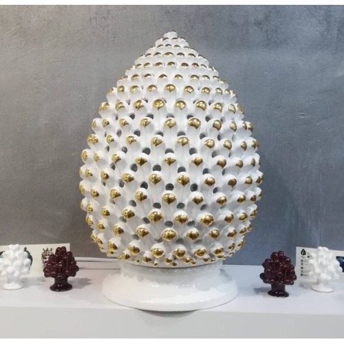 Lampe pomme de pin sicilienne en céramique de Caltagirone, série GOLD, couleur blanc pur avec pointes en or pur - hauteu